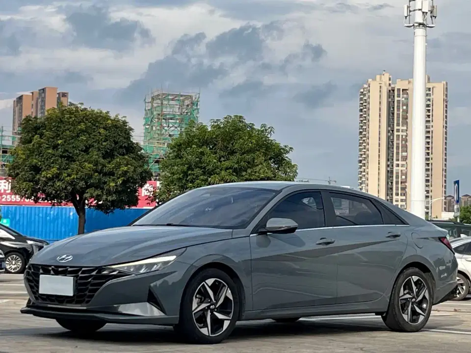 Hyundai Elantra 1.5L CVT LUX Premium Edition 2021