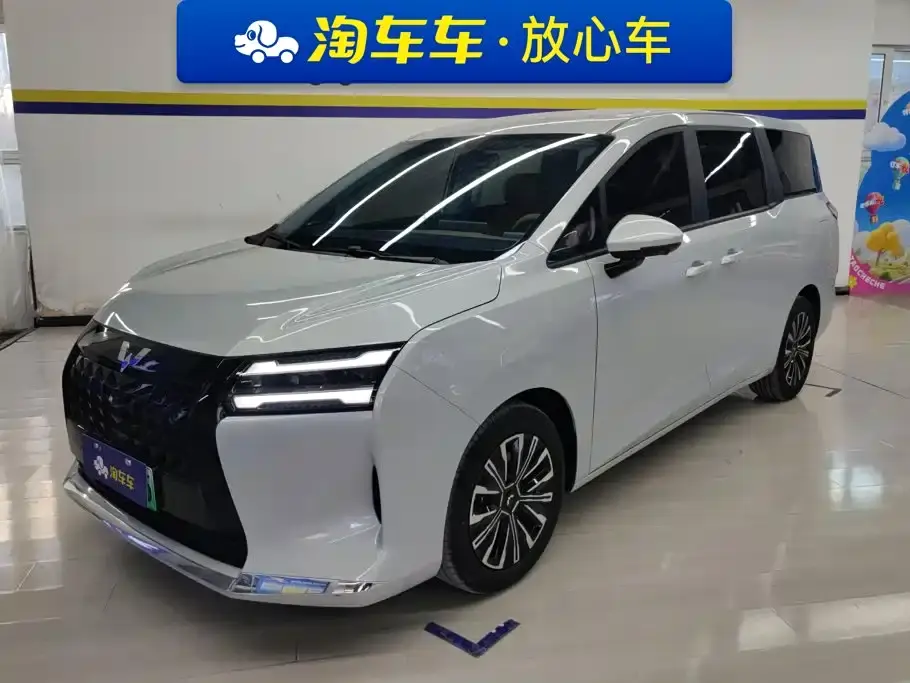 Wuling Motors Xingguang 730 New Energy Model Plug-in Hybrid Base Version 2025