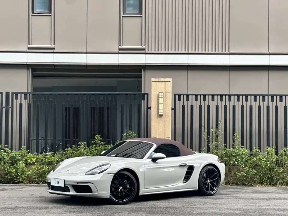 Porsche 718 Boxster 2.0T 2023