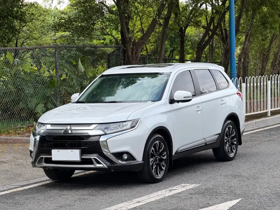 Mitsubishi Outlander 2.0L 2WD Premium 7-seater 2020