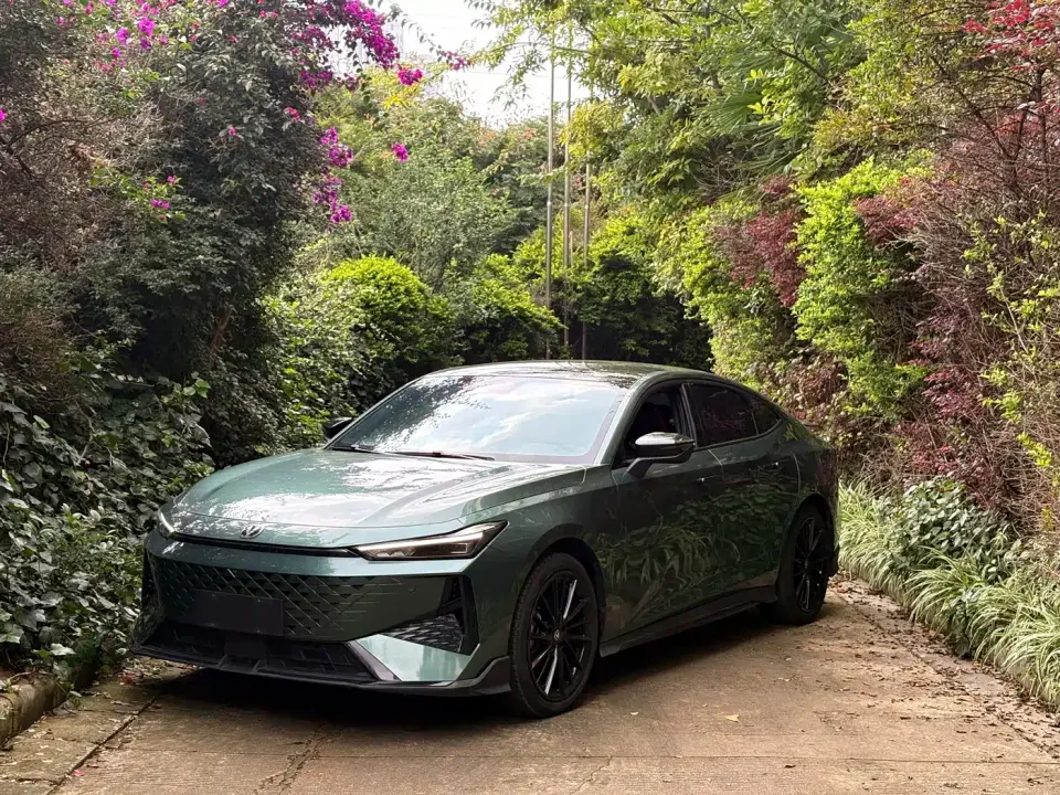 Changan UNI-V 1.5T Premium 2024