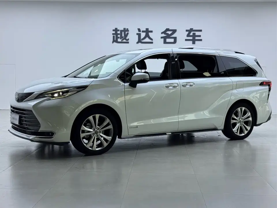 Toyota Sienna 2.5L Hybrid Ultimate Edition 2024