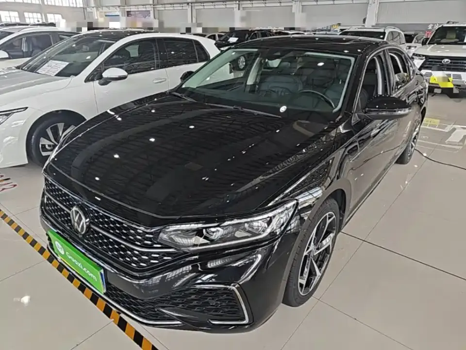 Volkswagen Passat Facelift 330TSI Starlight Luxury Edition 2023