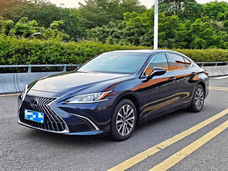 Lexus ES 200 Premium Edition 2024