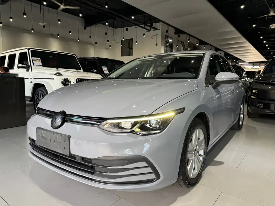 Volkswagen Golf 200TSI DSG 2021