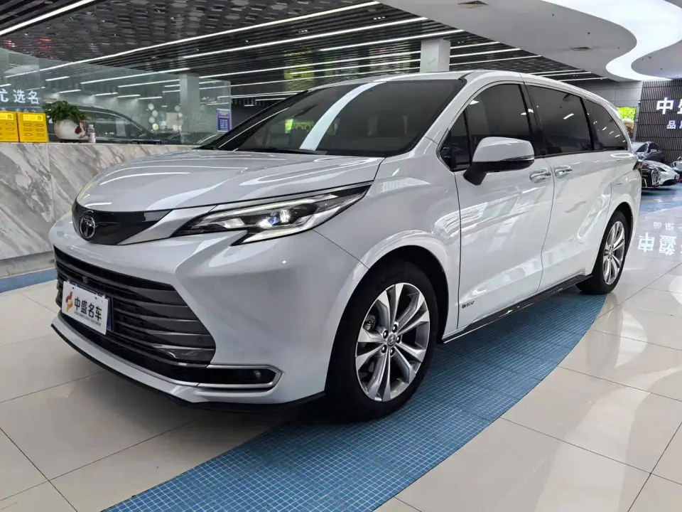 Toyota Sienna 2.5L Hybrid Ultimate Premium Edition 2025