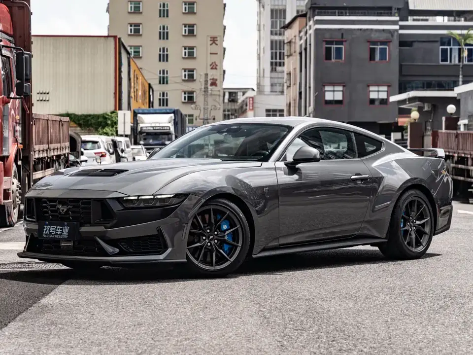 Ford Mustang 5.0L V8 Dark Horse 2024