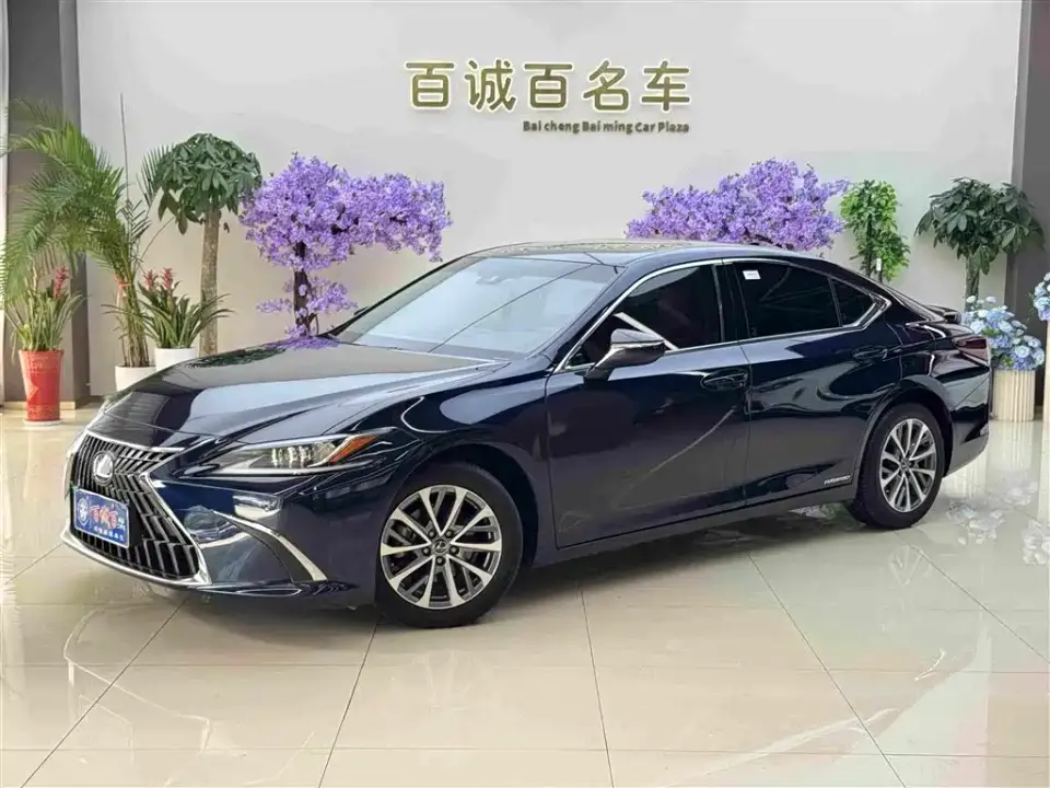 Lexus ES 300h Excellence Edition 2022