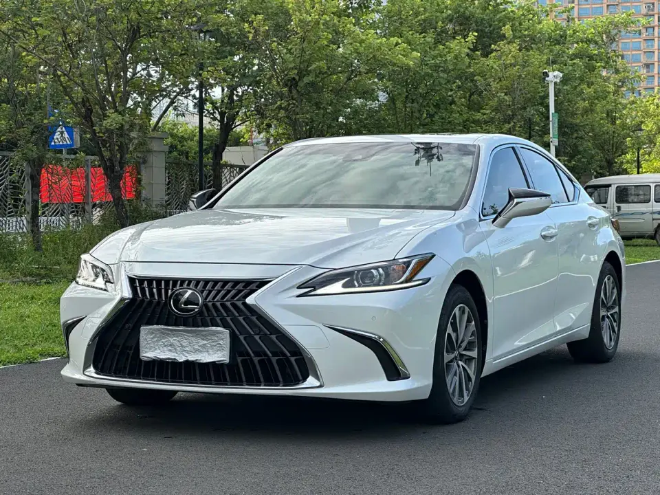 Lexus ES 200 Excellence Edition 2022