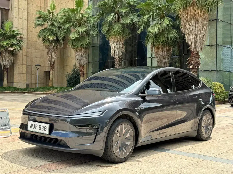 Tesla Model Y L Facelift Long Range AWD 2025