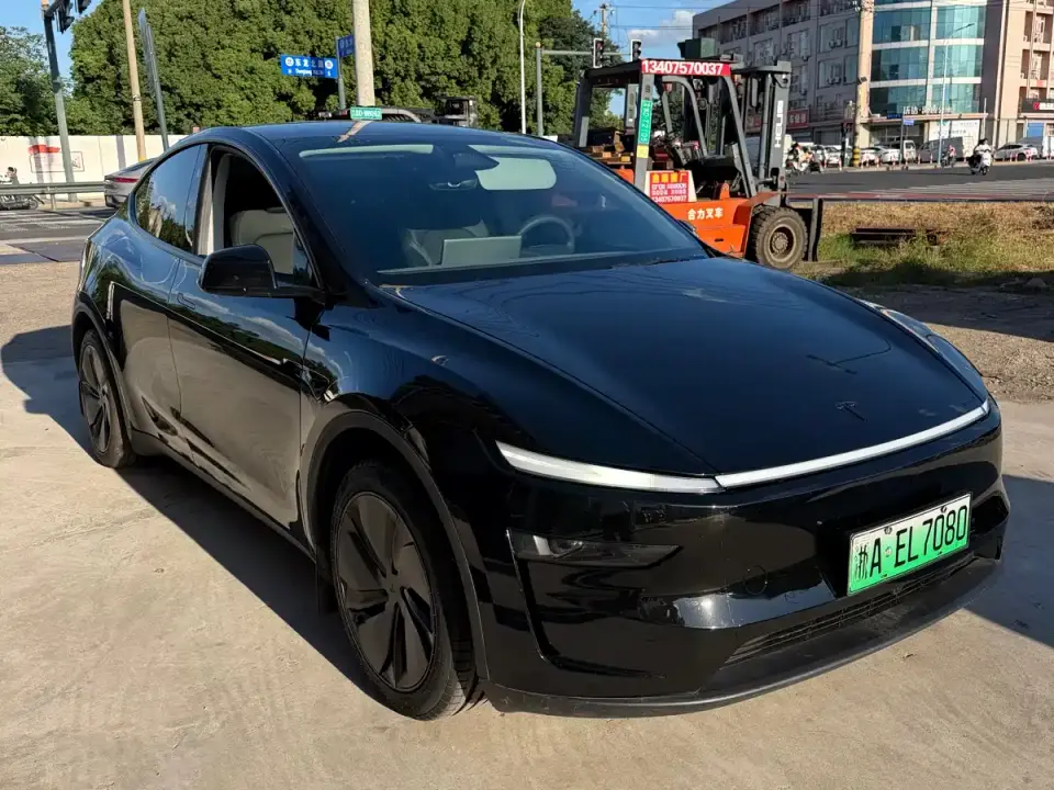 Tesla Model Y Rear-Wheel Drive 2025