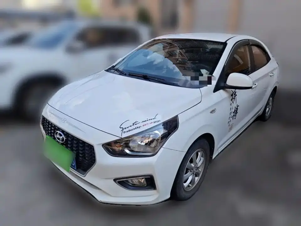 Hyundai Verna 1.4L Manual Colorful Connected Edition China VI 2019