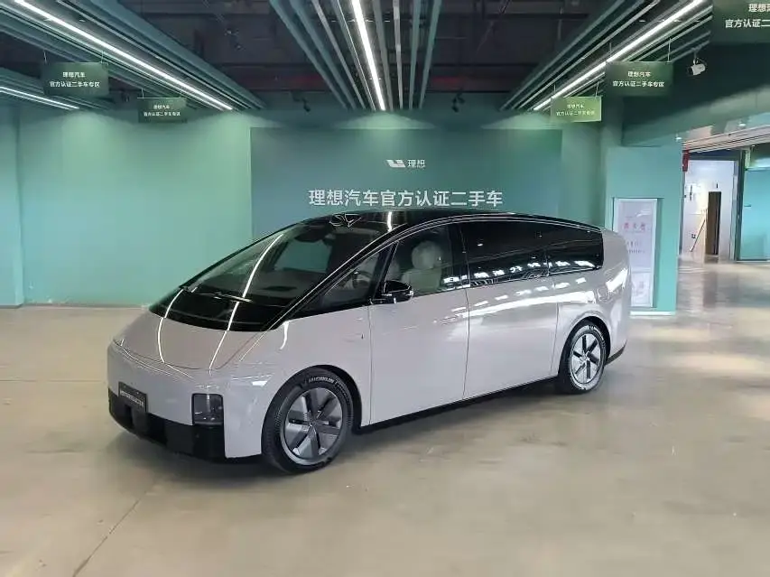 Li Auto MEGA Ultra 2024