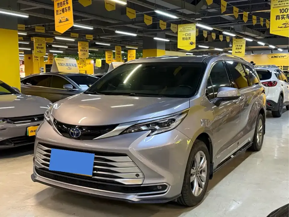 Toyota Sienna 2.5L Hybrid Platinum Edition 2022