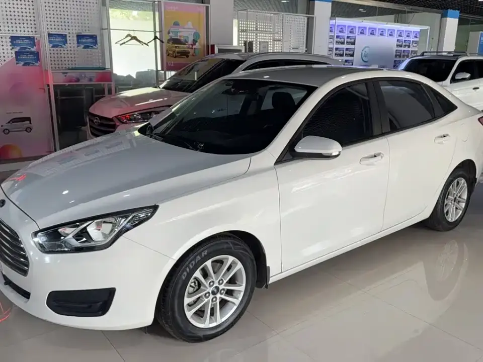 Ford Escort Facelift 1.5L Manual Premium Edition China VI 2020
