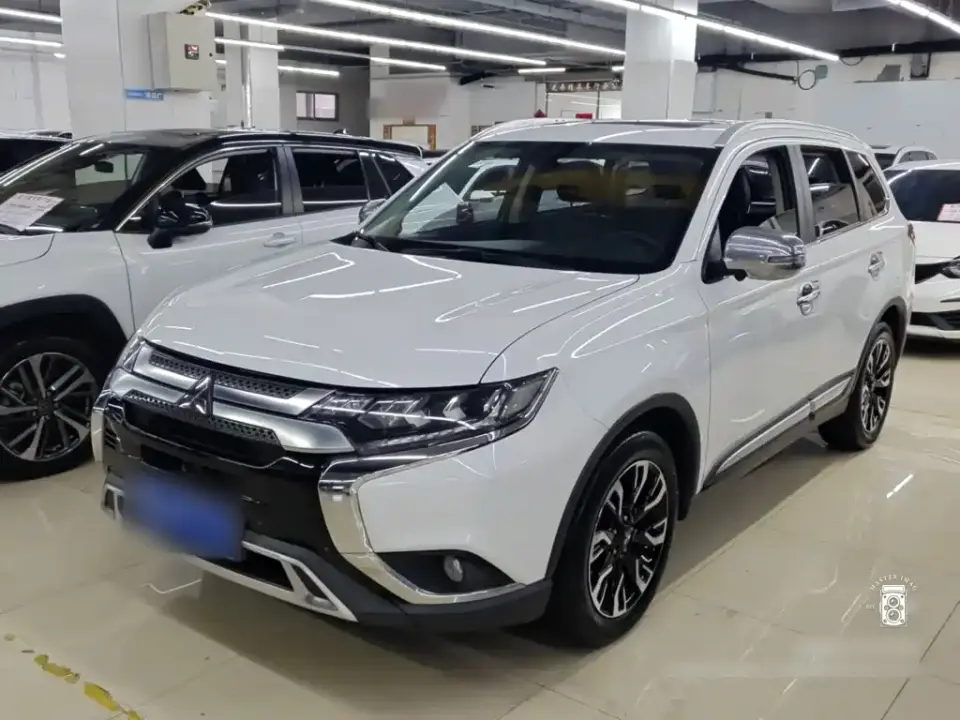 Mitsubishi Outlander 2.4L 4WD Luxury 5-seater 2021
