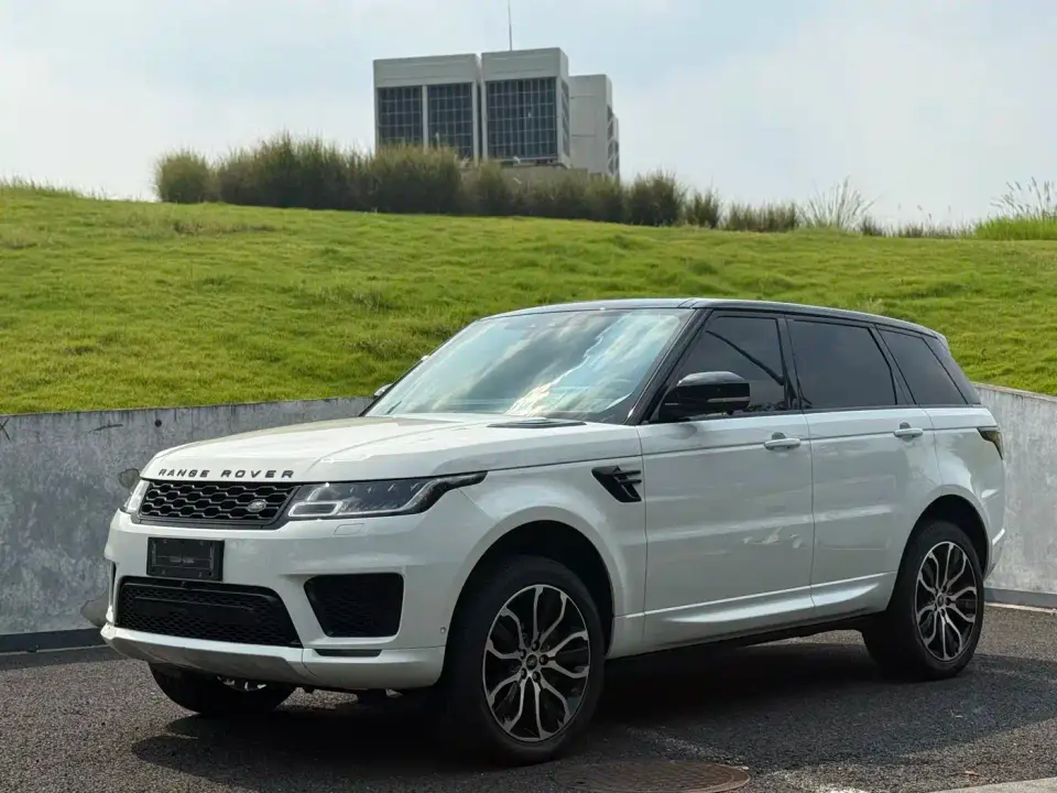 Land Rover Range Rover Sport 3.0 L6 Gloss Black Edition 2022