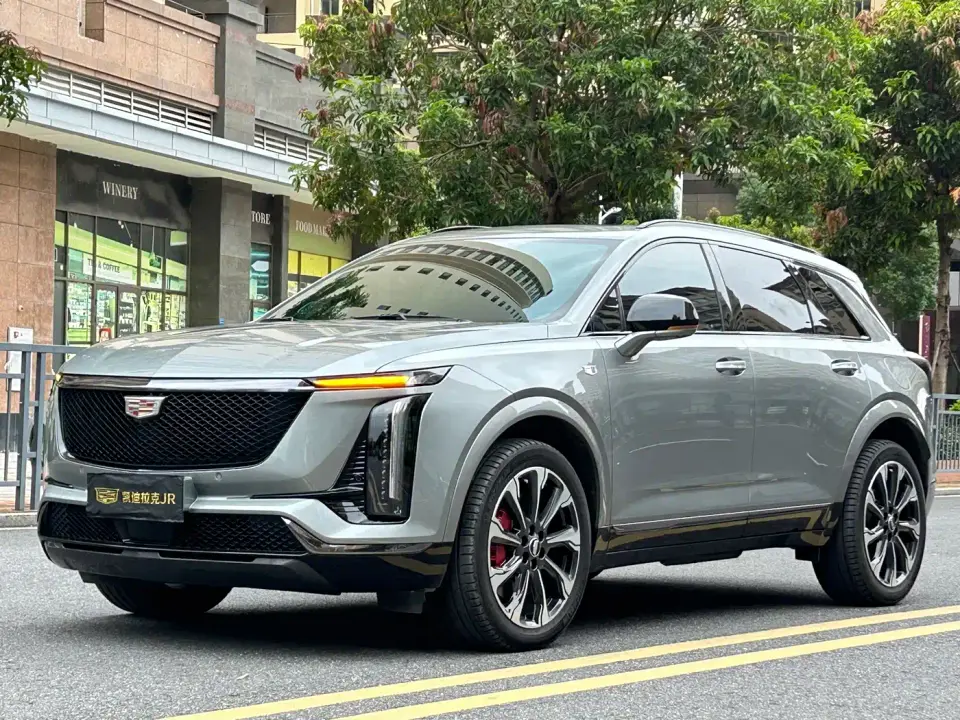 Cadillac XT5 Model 2.0T Platinum 2025