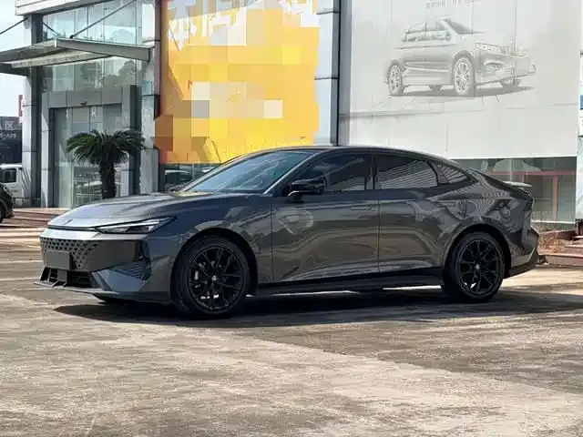 Changan UNI-V 1.5T Deluxe 2025
