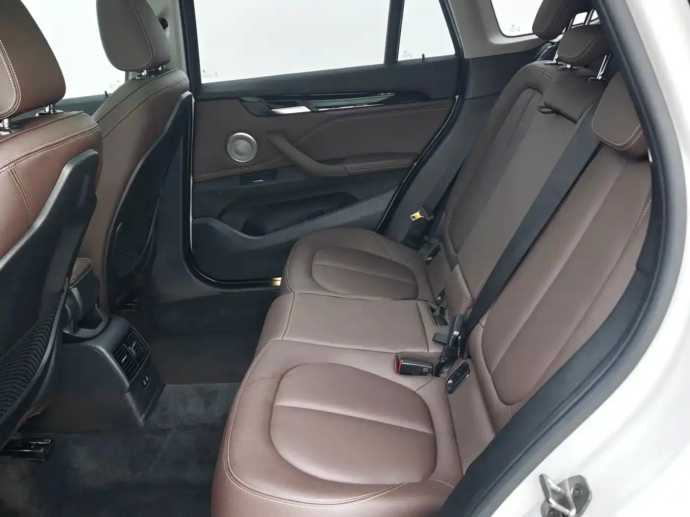 BMW X1 sDrive25Li Leading 2022 — фото 8
