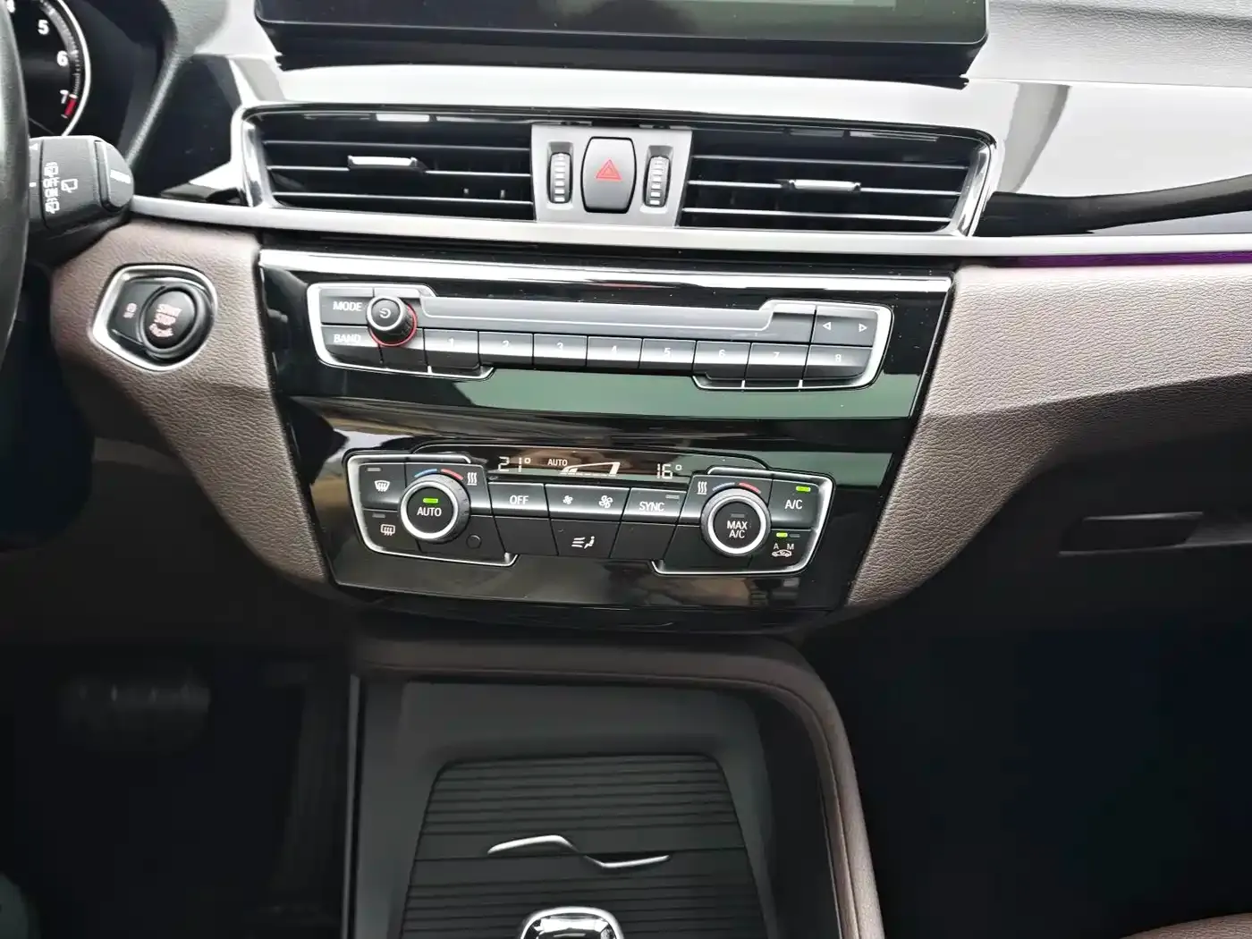 BMW X1 sDrive25Li Leading 2022 — фото 16