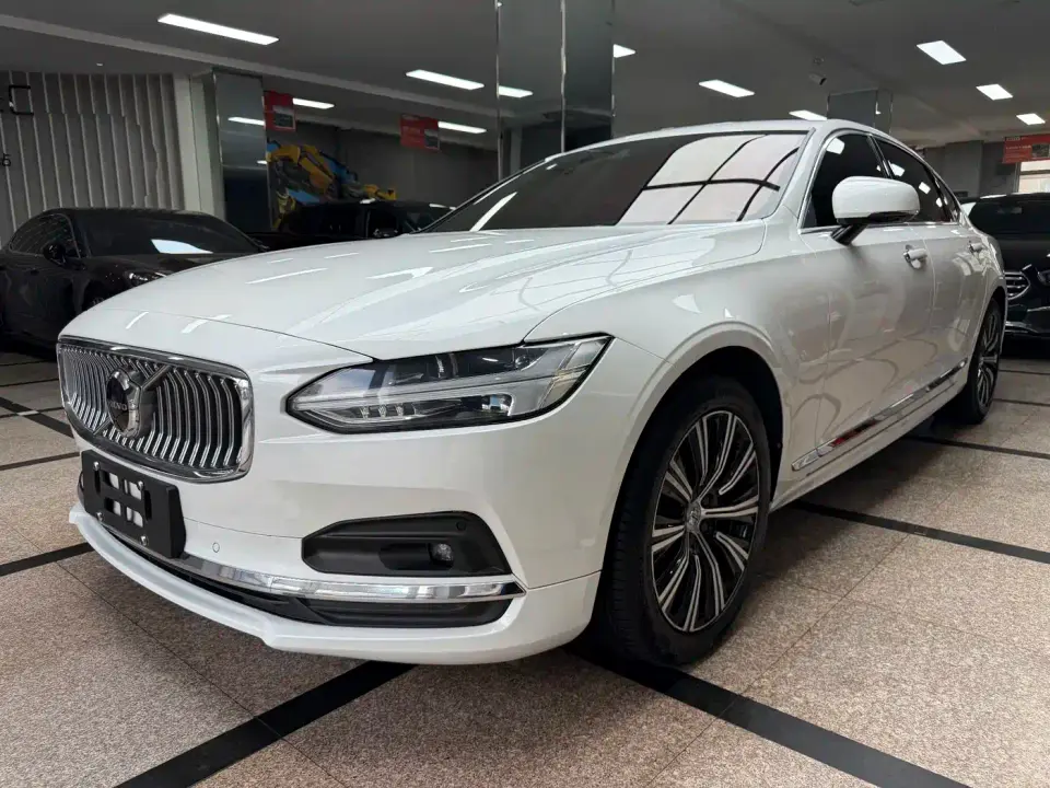 Volvo S90 Model B5 Momentum Luxury Edition 2021