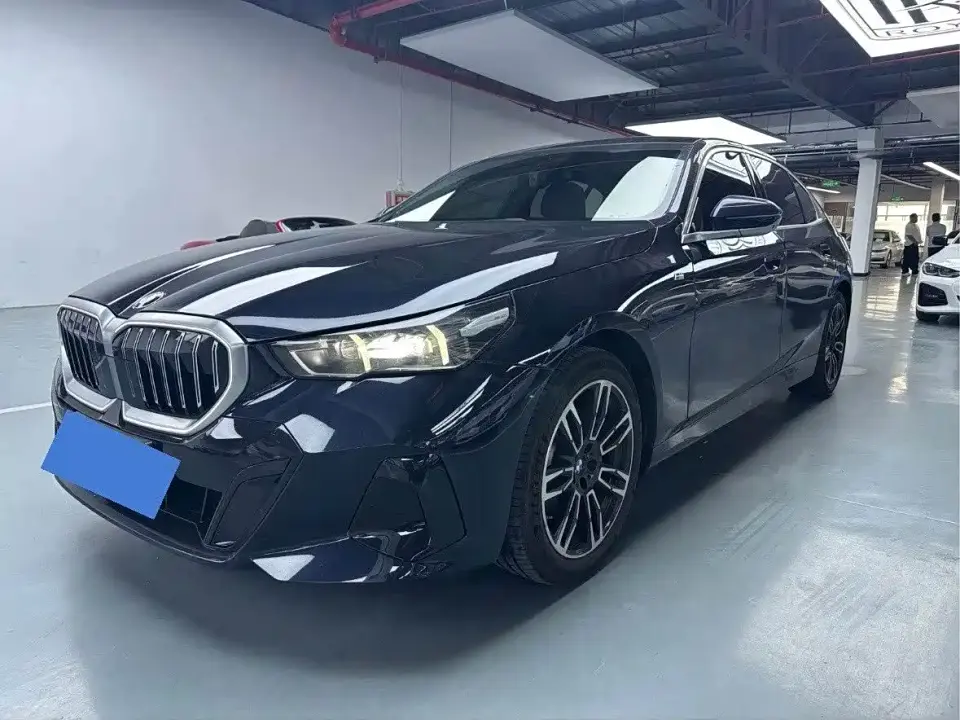 BMW 5 Series 530Li Leading M Sport Package 2025