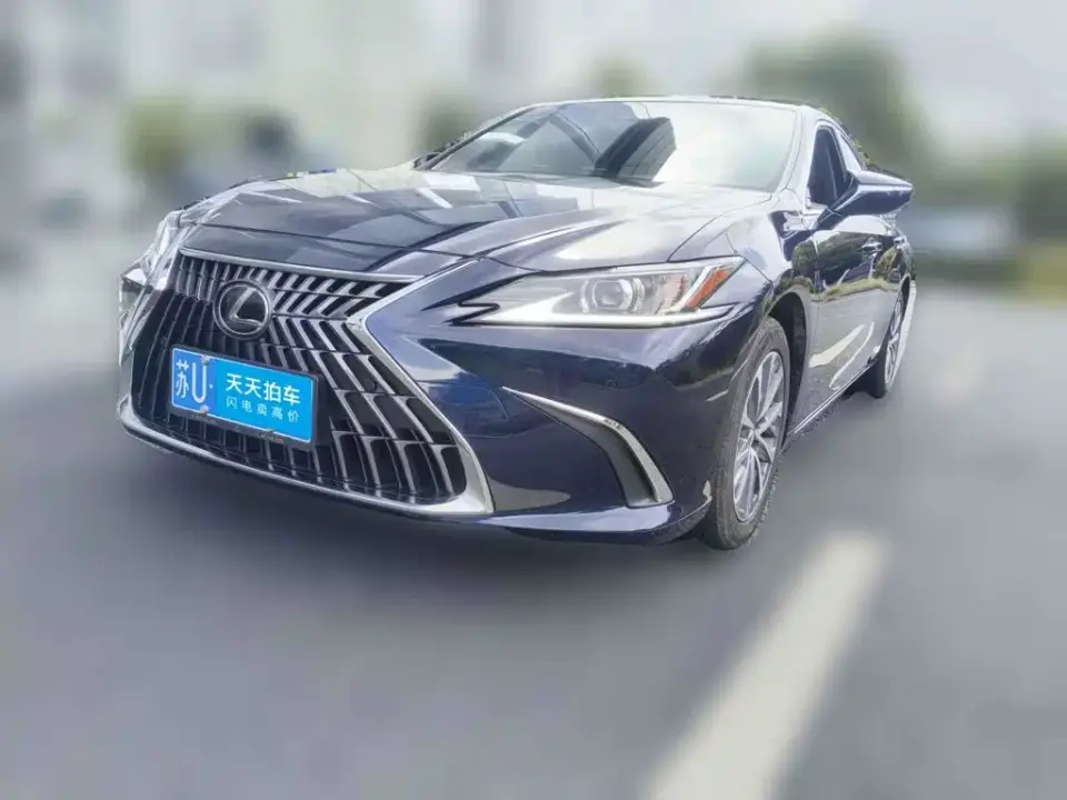 Lexus ES 300h Excellence Edition 2024