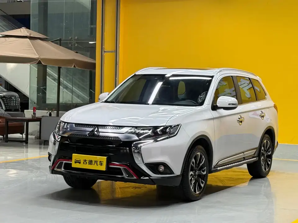 Mitsubishi Outlander 2.4L 4WD Luxury 5-seater 2020