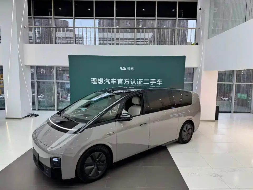 Li Auto MEGA Ultra 2024