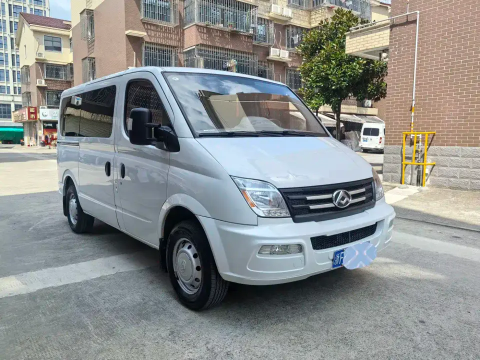 SAIC Maxus Xintu V80 2.0T Manual Classic Proud Transporter Short Wheelbase Ultra-low Roof 5/6-seater 2022