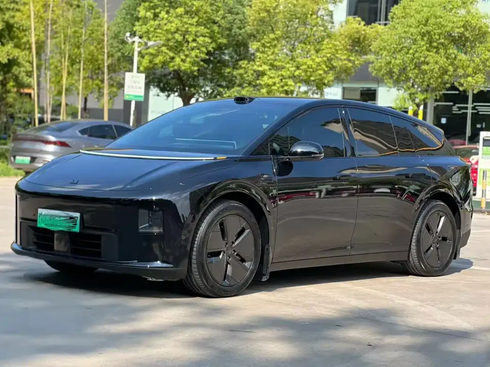 Li Auto i6 2WD Base Model 2025