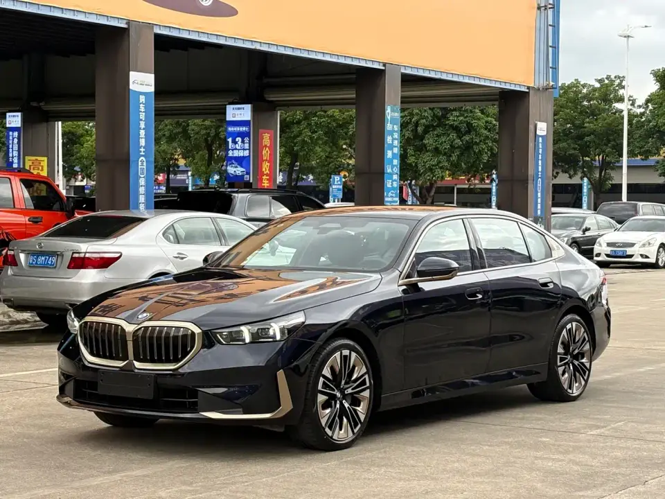 BMW 5 Series 530Li Premium Luxury Package 2025