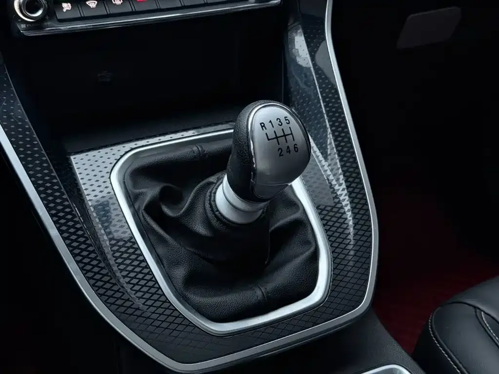 Haval M6 PLUS 1.5T Manual Luxury Smart Connect 2021 — фото 14