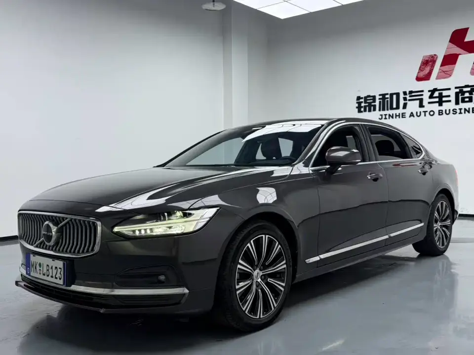 Volvo S90 Model B5 Momentum Luxury Edition 2020