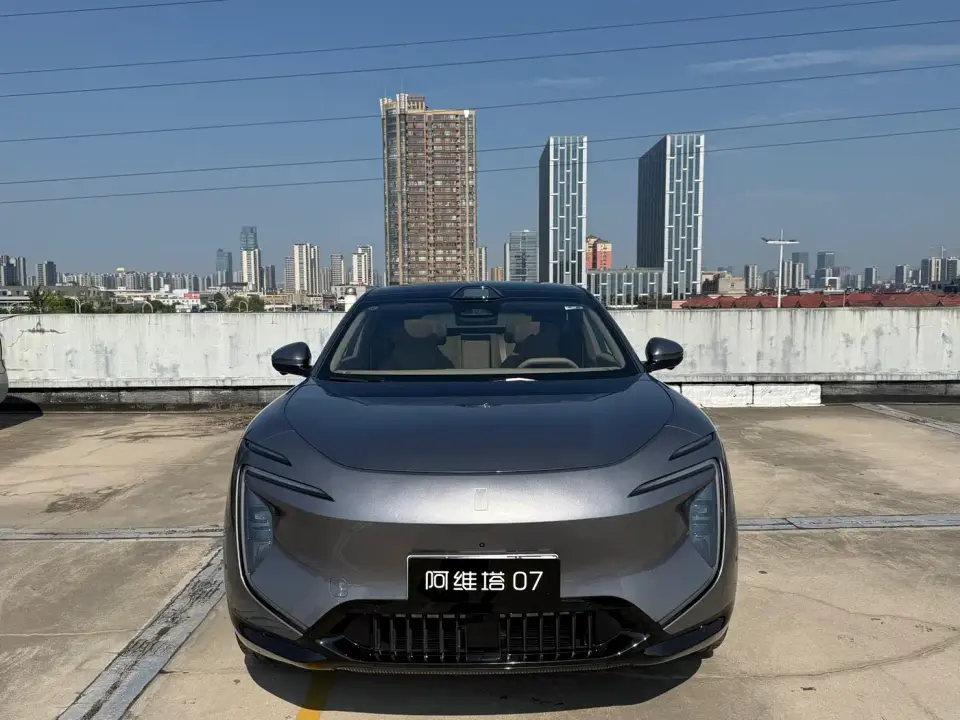 Avatr 07 model Ultra EV AWD 2025