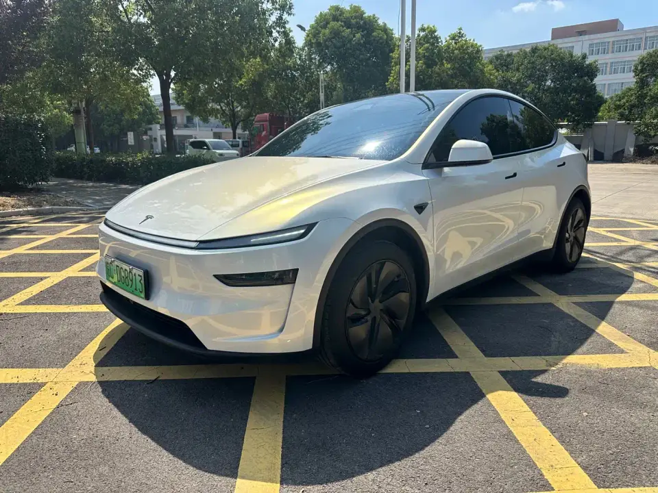 Tesla Model Y Rear-Wheel Drive 2025