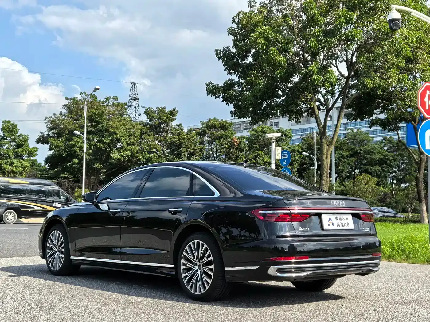Audi A8 A8L 50 TFSI quattro Exclusive 2024 — фото 8