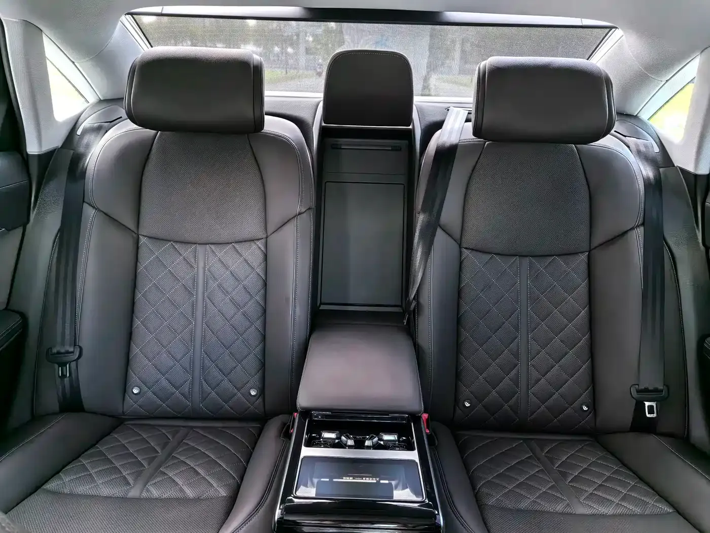 Audi A8 A8L 50 TFSI quattro Exclusive 2024 — фото 18