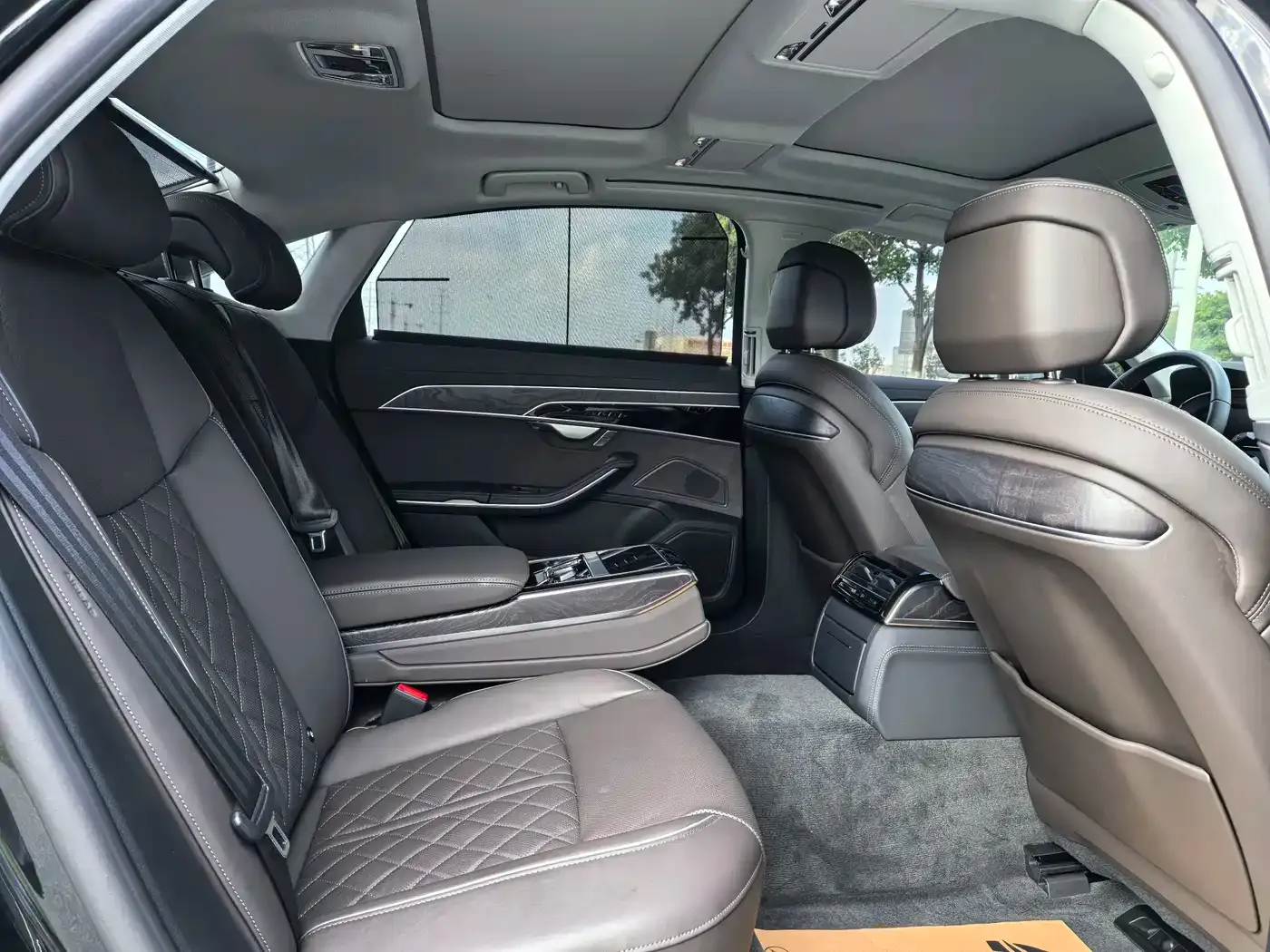 Audi A8 A8L 50 TFSI quattro Exclusive 2024 — фото 13