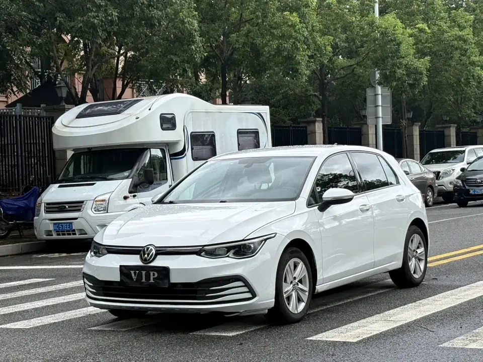 Volkswagen Golf 200TSI DSG 2023