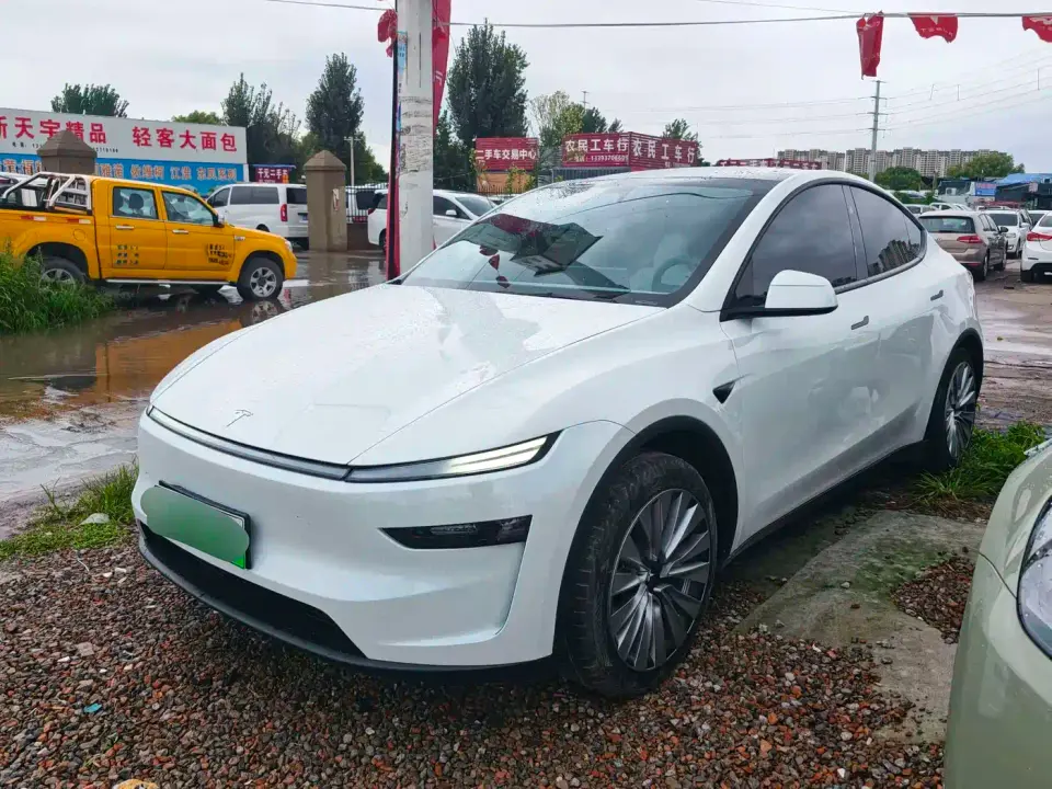 Tesla Model Y Rear-Wheel Drive 2025