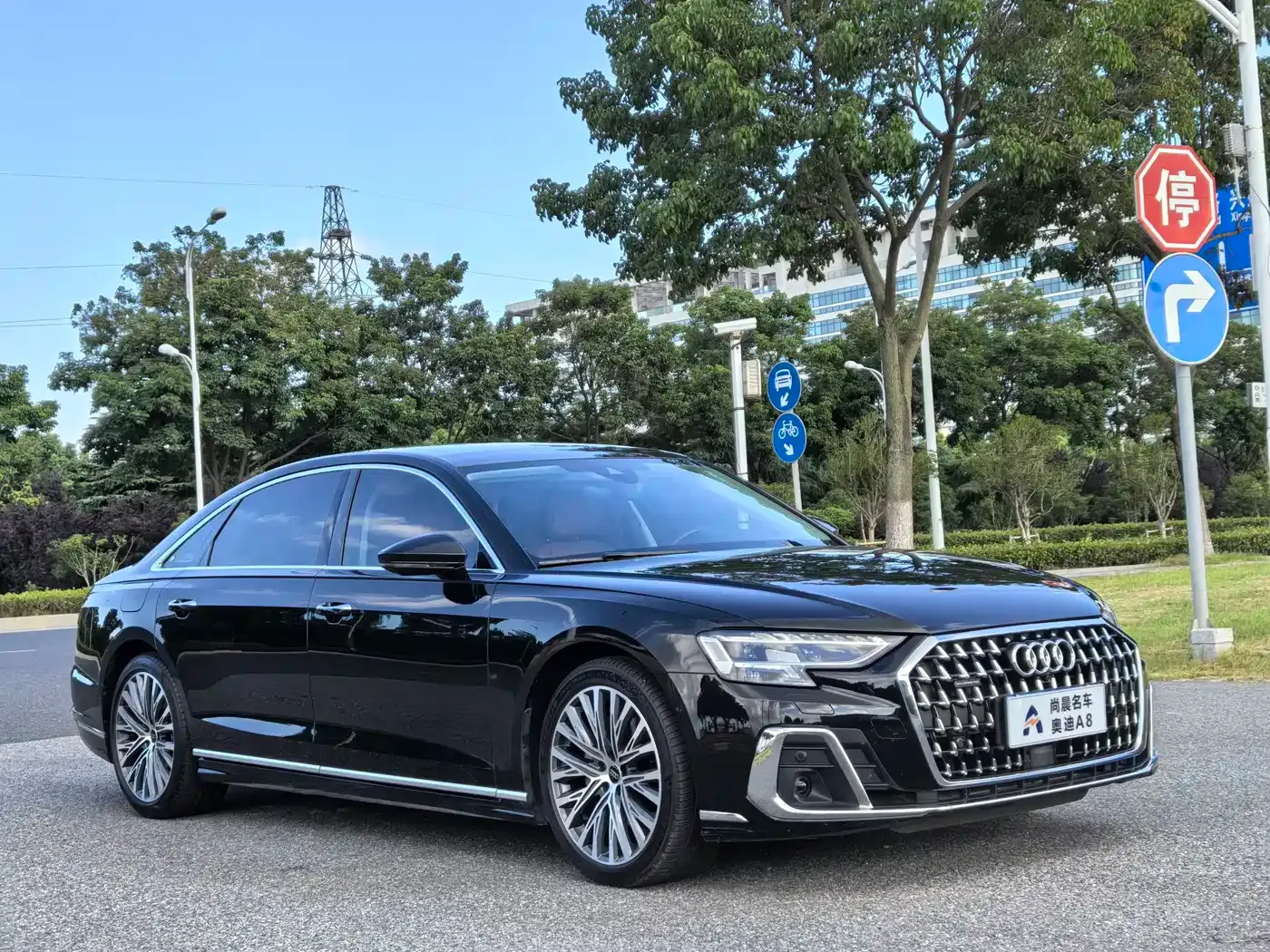 Audi A8 Model A8L 50 TFSI quattro Premium Selection 2024 — фото 3