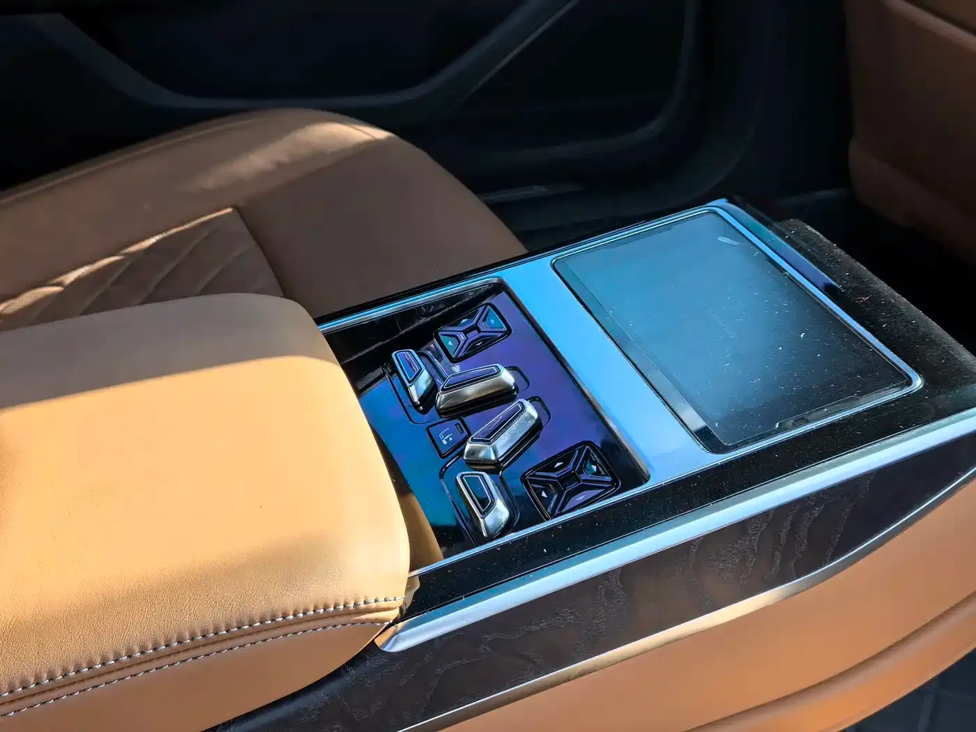 Audi A8 Model A8L 50 TFSI quattro Premium Selection 2024 — фото 9