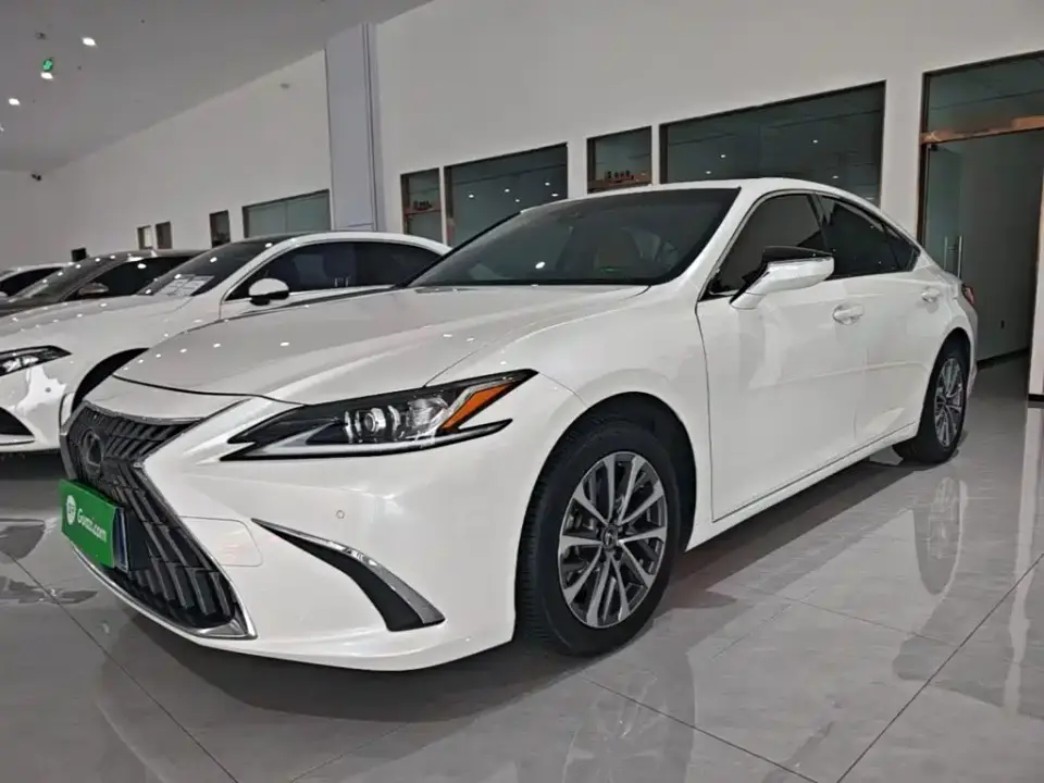 Lexus ES 200 Excellence Edition 2024