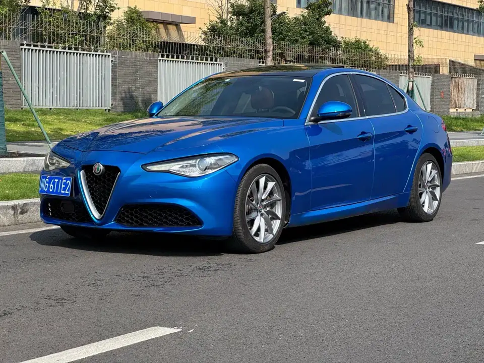 Alfa Romeo Giulia 2.0T 200HP Luxury Edition 2019