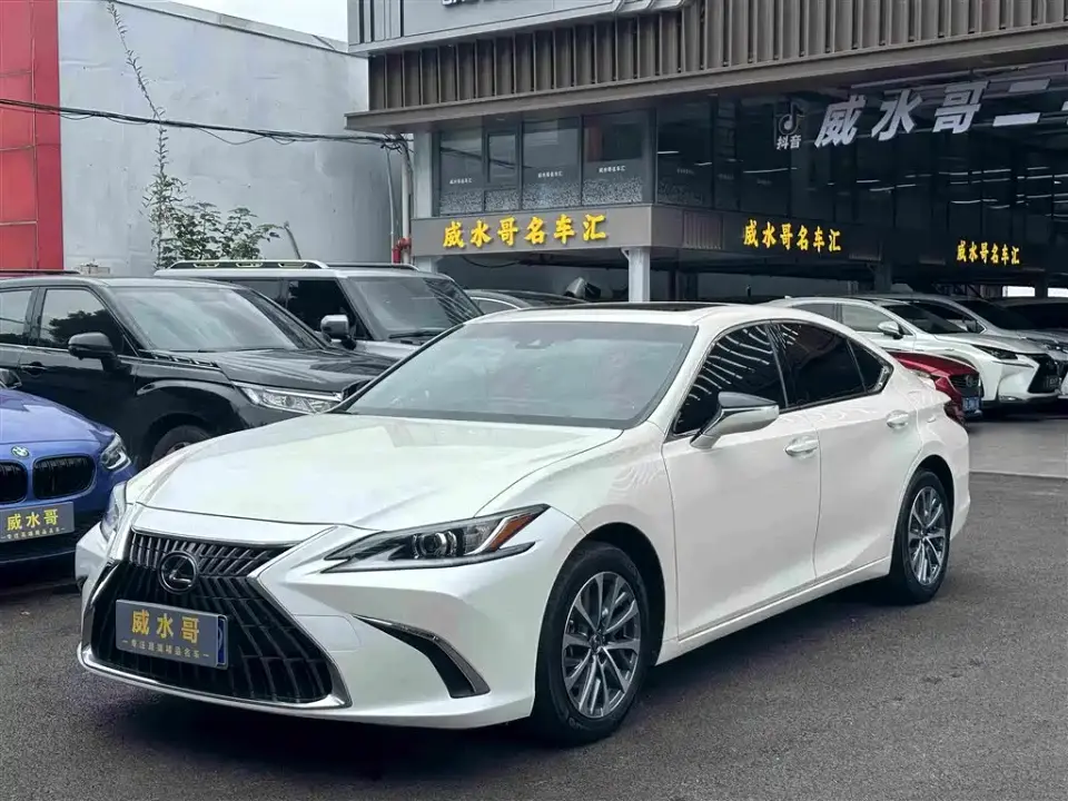 Lexus ES 300h Excellence Edition 2024
