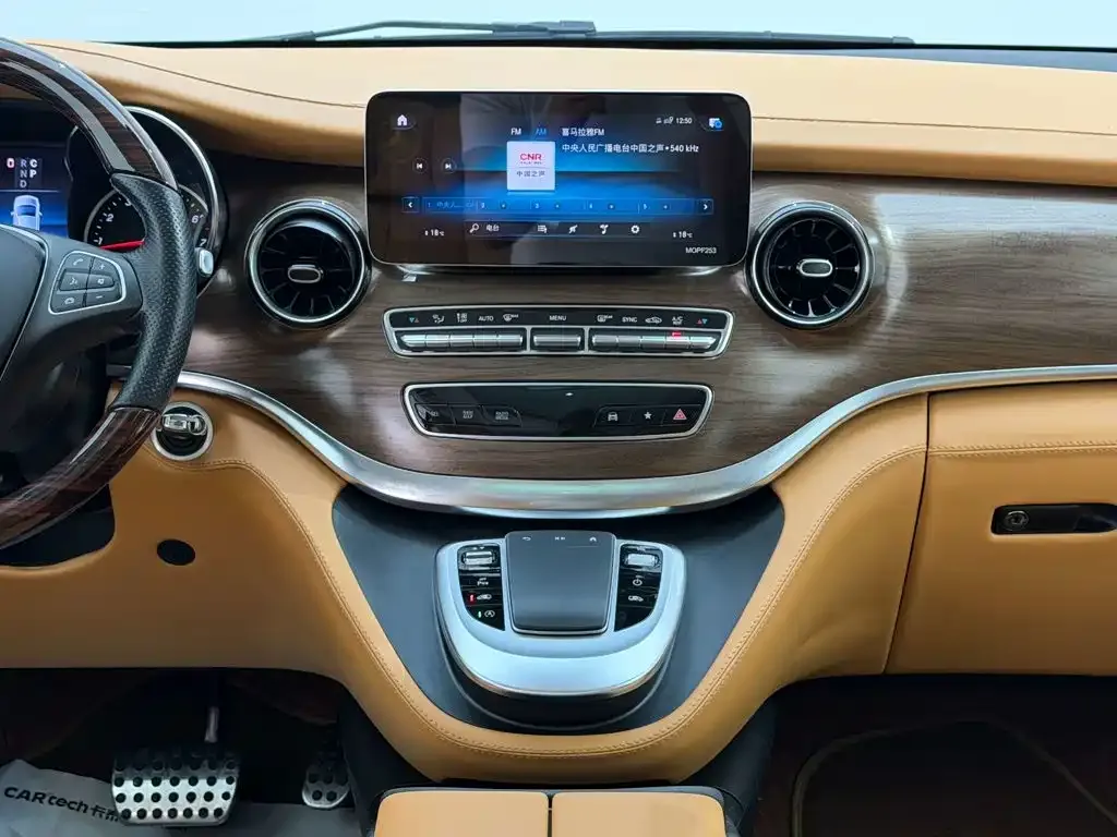 Mercedes-Benz V-Class Model V 260 L Long Wheelbase Luxury 2021 — фото 31
