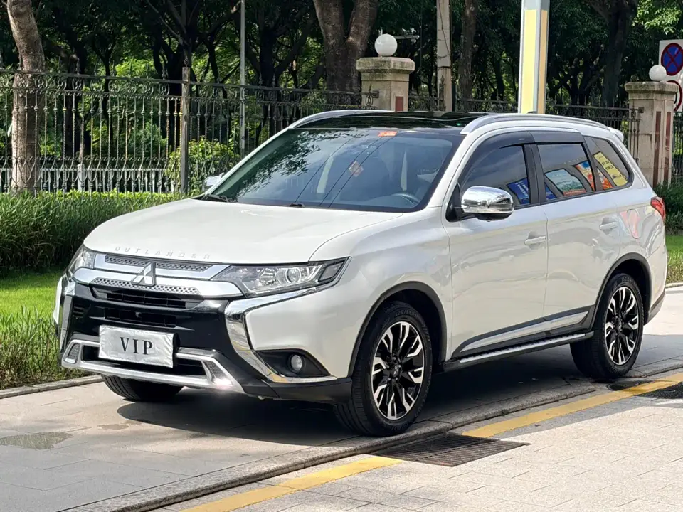 Mitsubishi Outlander 2.0L 2WD Enjoy 7-Seater China VI 2019