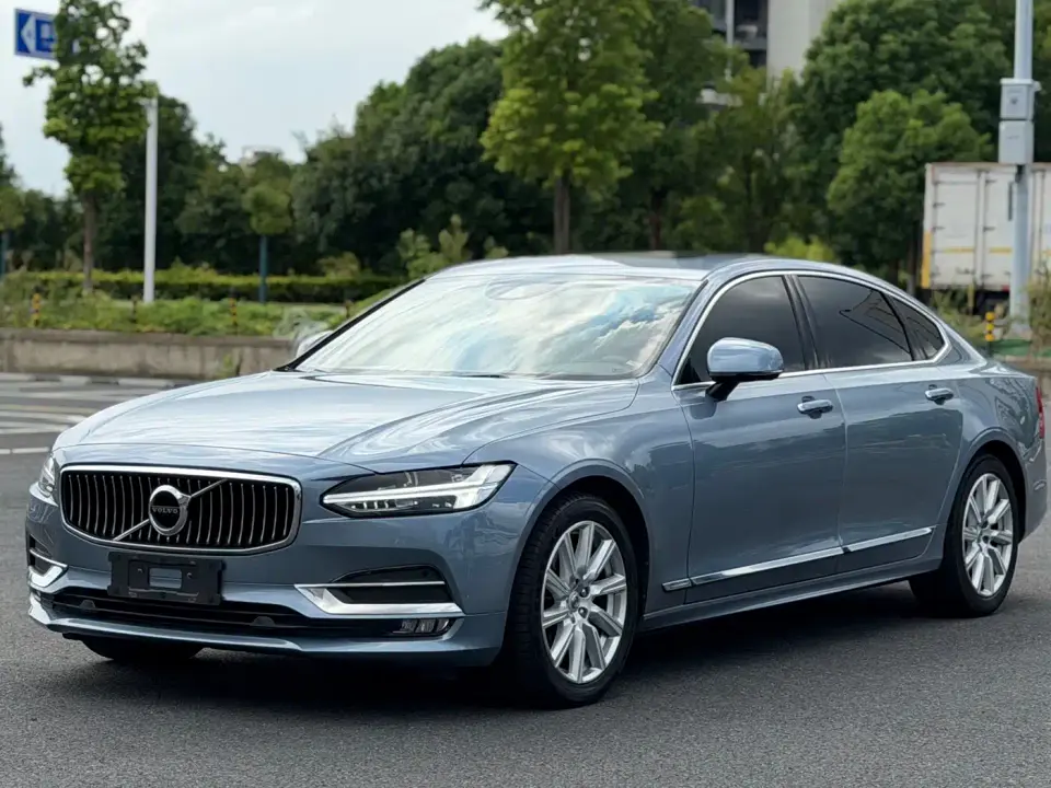Volvo S90 T5 Momentum Sport Edition 2019
